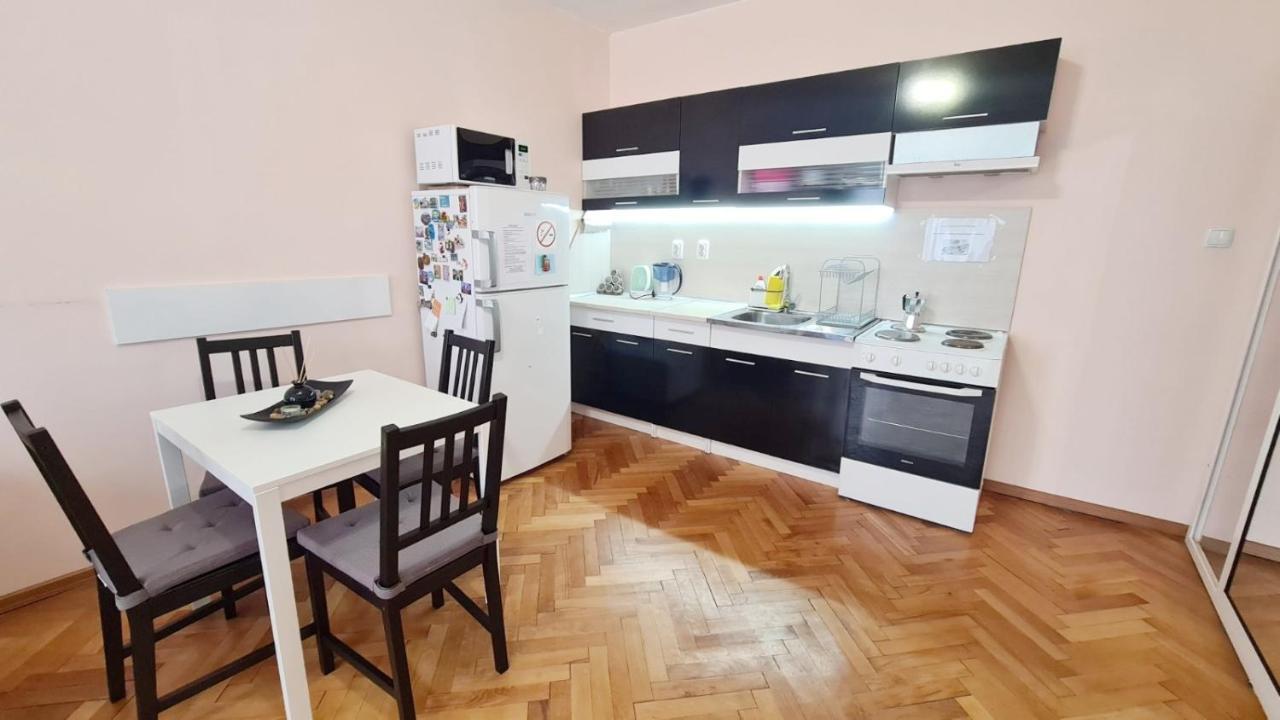 Lovely City Center 1Bd, 1Bt Apartment 소피아 외부 사진